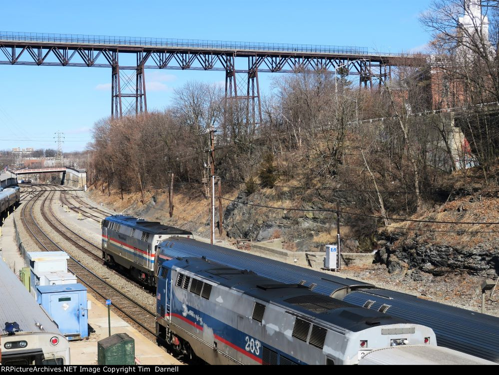 AMTK 712 on 233, 203 waits to go west to NY.